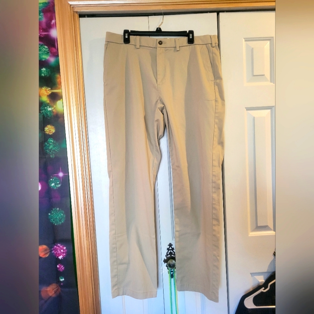 Men's Beige Dress Pants. (Size 36×34)